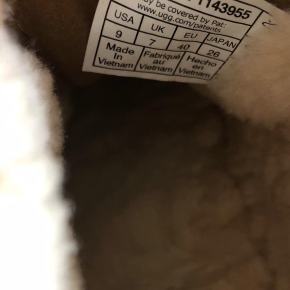 UGG Funkarra Zip Cuffed Booties - Picture 10 of 10